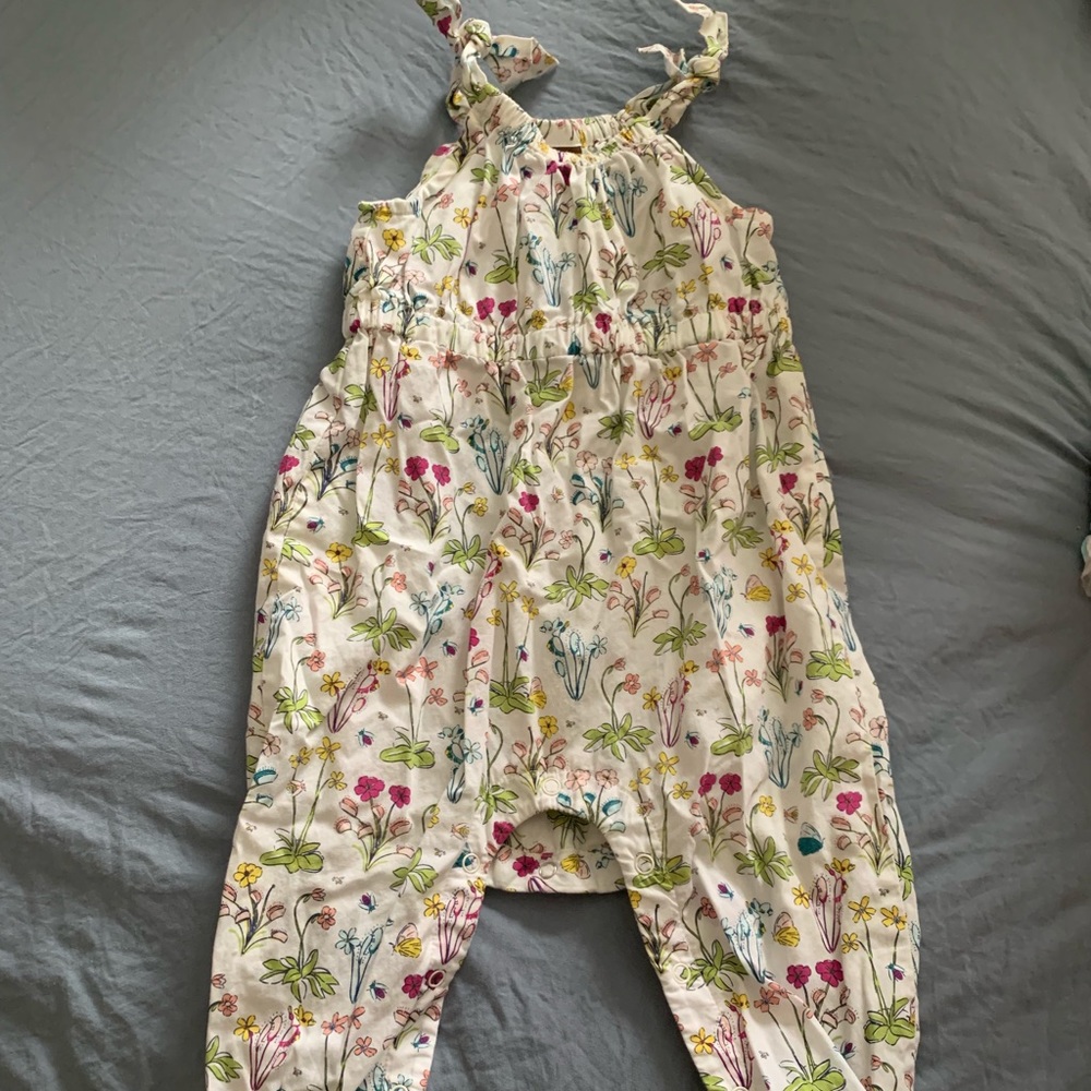 Tea Collection Romney. Floral